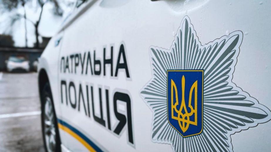 У центрі Дніпра поліція затримала порушника з підробленими документами під час патрулювання міста (ФОТО)