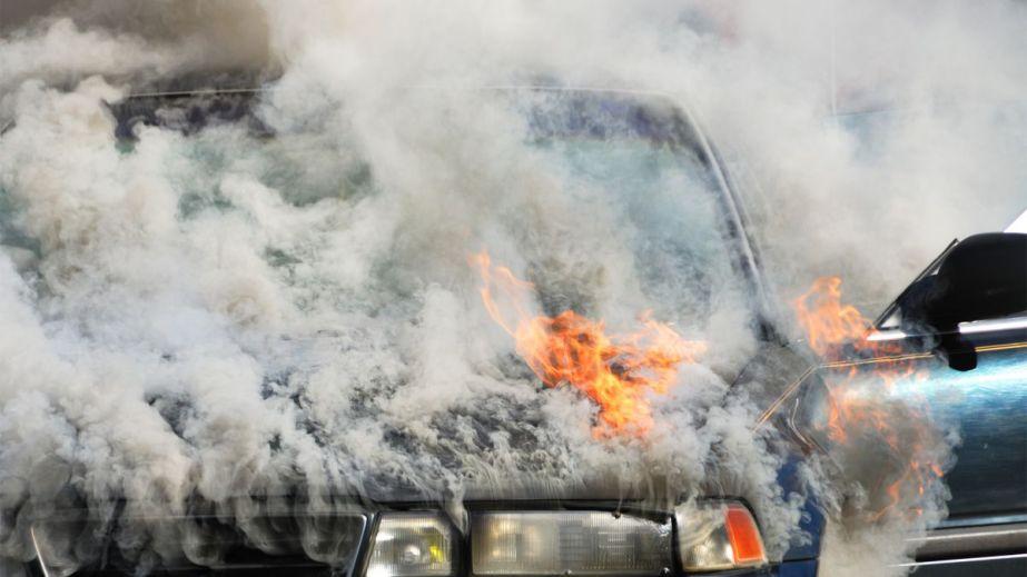 У Павлограді вночі спалили автомобіль військових (ФОТО)