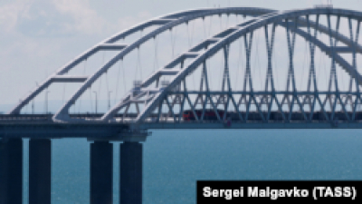 Російські війська збільшили кількість барж для захисту Керченського мосту – OSINT-аналітик